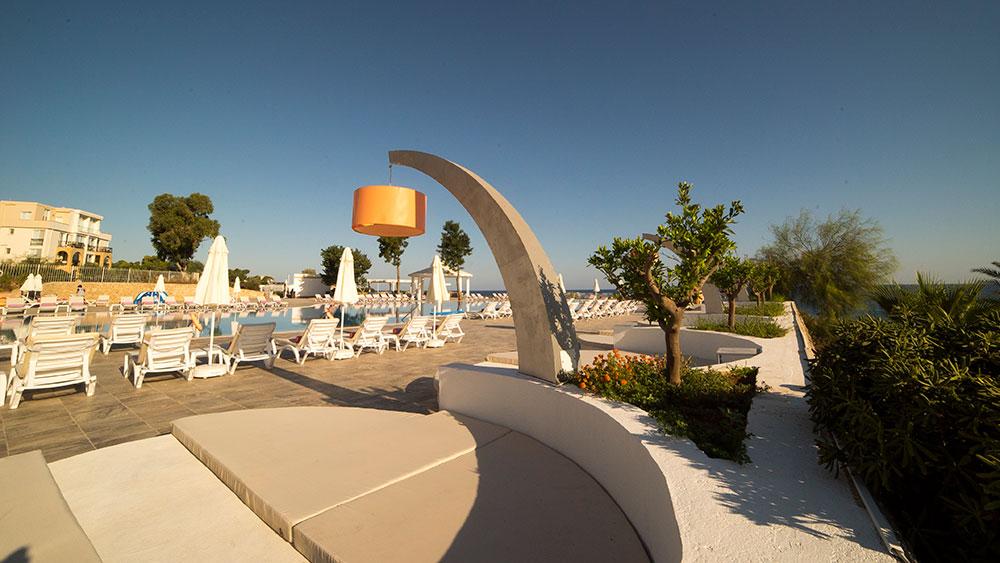 Jasmine Court Hotel & Casino Кирения Екстериор снимка