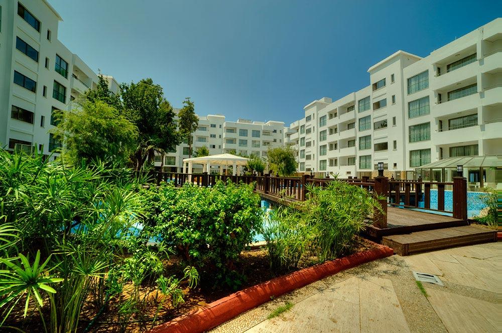 Jasmine Court Hotel & Casino Кирения Екстериор снимка