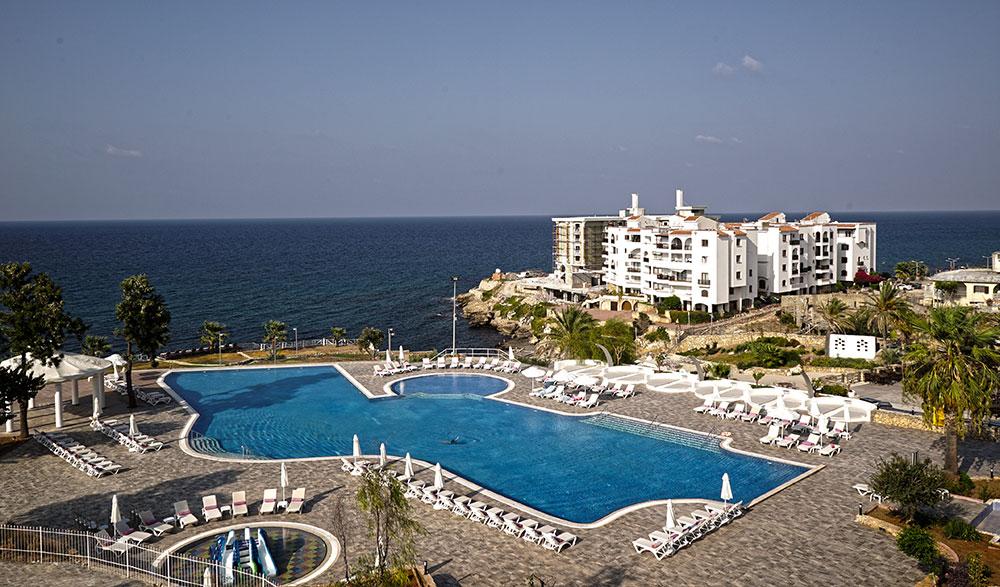 Jasmine Court Hotel & Casino Кирения Екстериор снимка