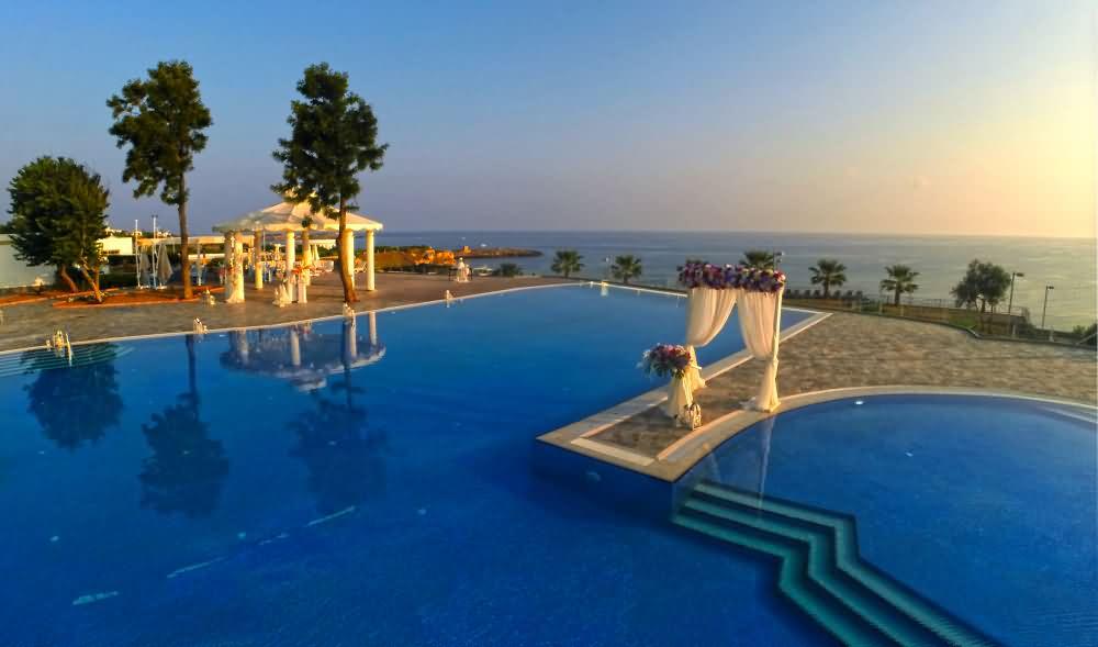 Jasmine Court Hotel & Casino Кирения Екстериор снимка