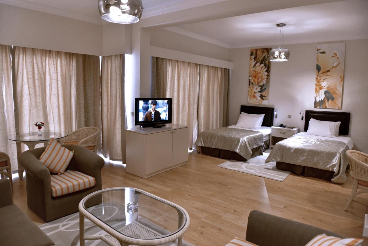 Jasmine Court Hotel & Casino Кирения Екстериор снимка