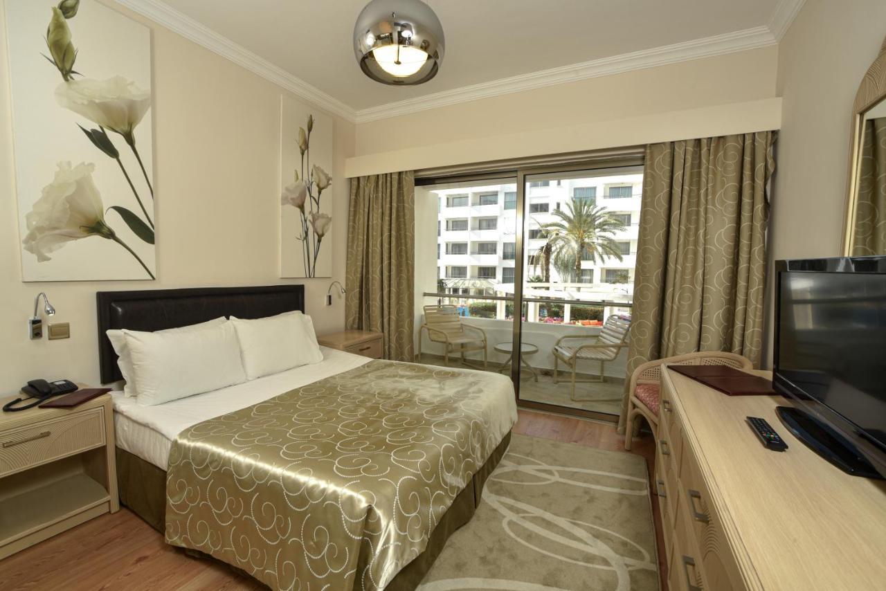 Jasmine Court Hotel & Casino Кирения Екстериор снимка