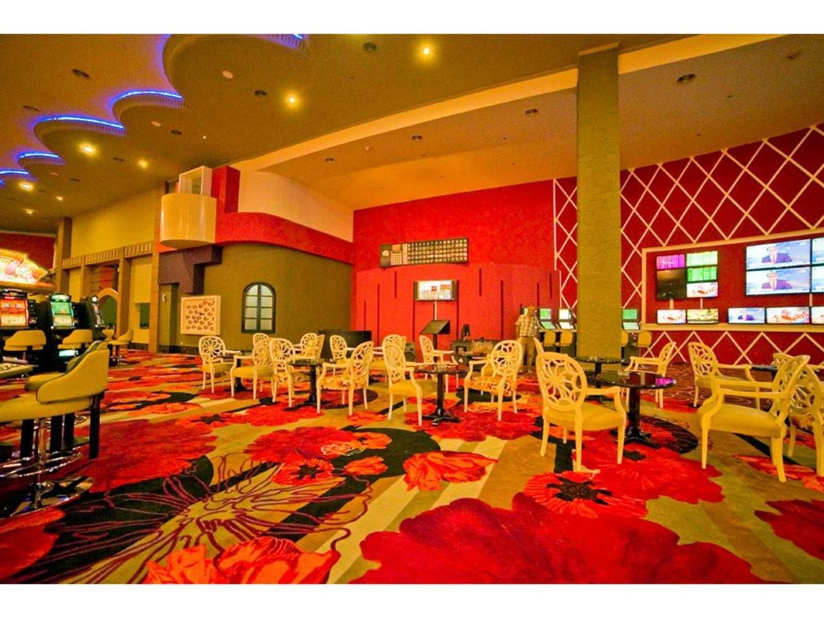 Jasmine Court Hotel & Casino Кирения Екстериор снимка