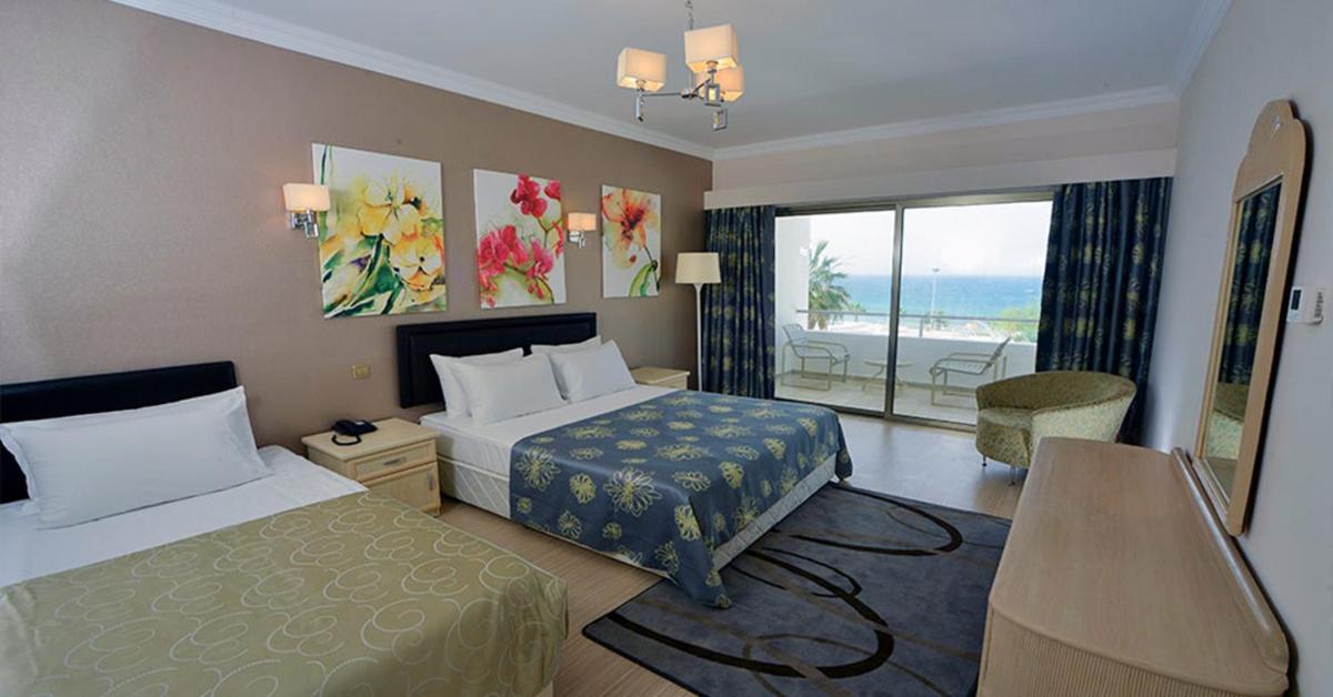 Jasmine Court Hotel & Casino Кирения Екстериор снимка