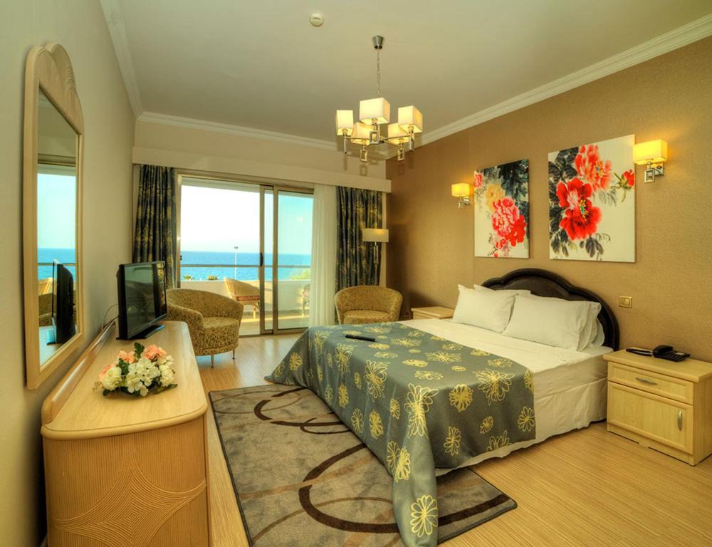 Jasmine Court Hotel & Casino Кирения Екстериор снимка