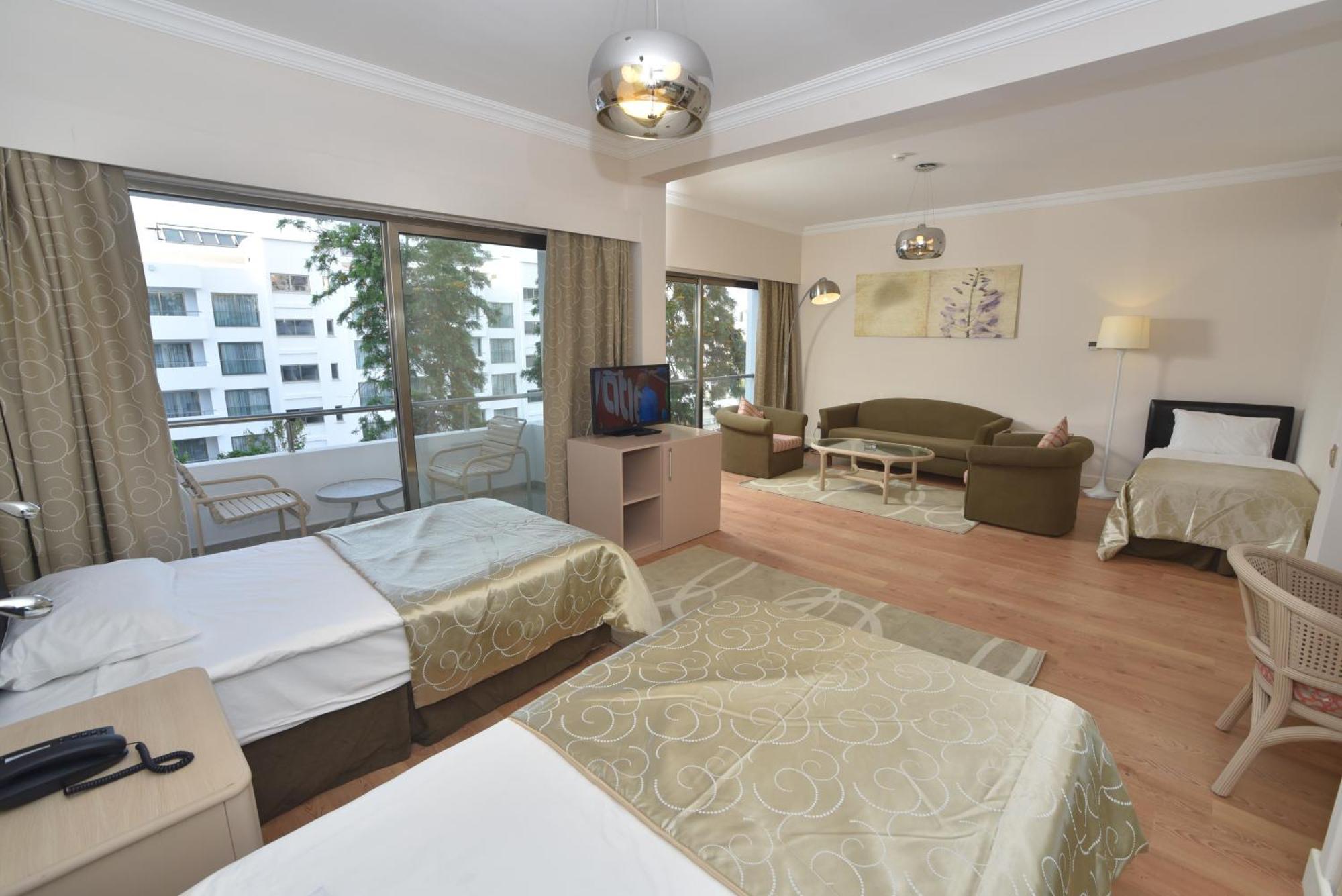 Jasmine Court Hotel & Casino Кирения Екстериор снимка