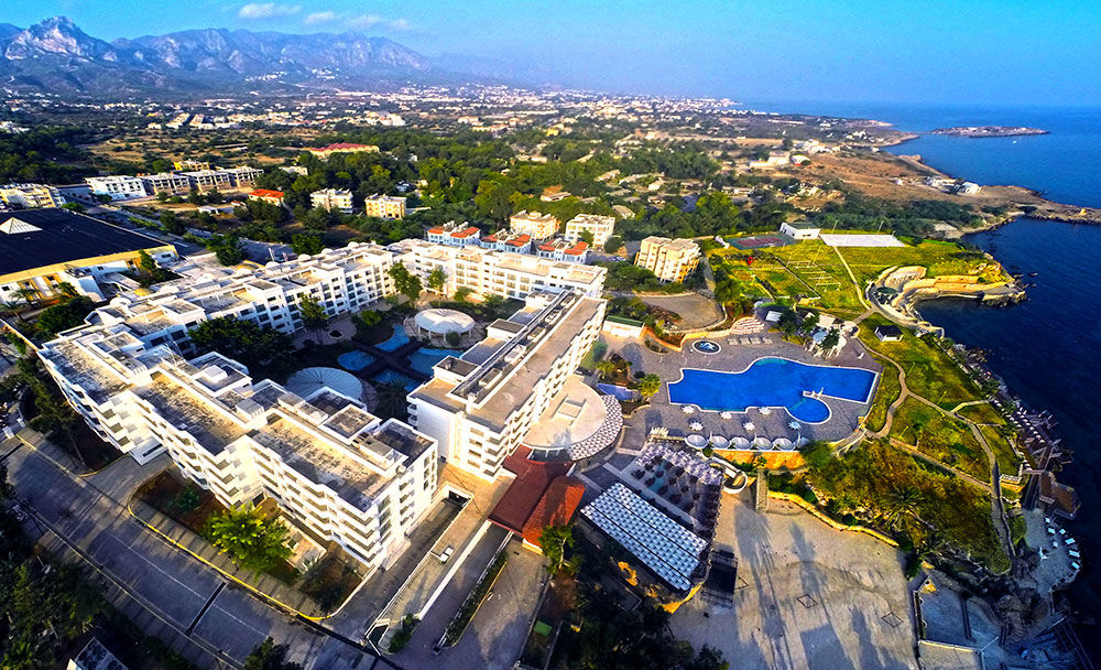 Jasmine Court Hotel & Casino Кирения Екстериор снимка