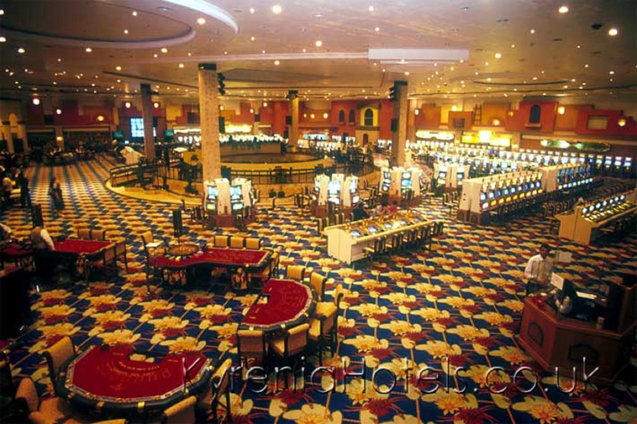 Jasmine Court Hotel & Casino Кирения Екстериор снимка
